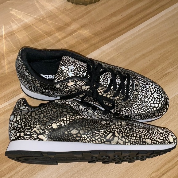 🚨NEW 🚨REEBOK classic size 10.5 - Picture 3 of 8